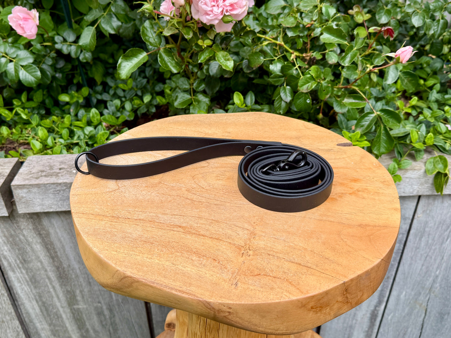 A handcrafted single-coloured black Biothane dog lead with premium black hardware, offering a sleek, modern finish. Waterproof, odour-resistant, and easy to clean, it is built for strength, durability, and everyday use in all weather conditions. Designed to be both practical and stylish, it delivers dependable performance on every walk.